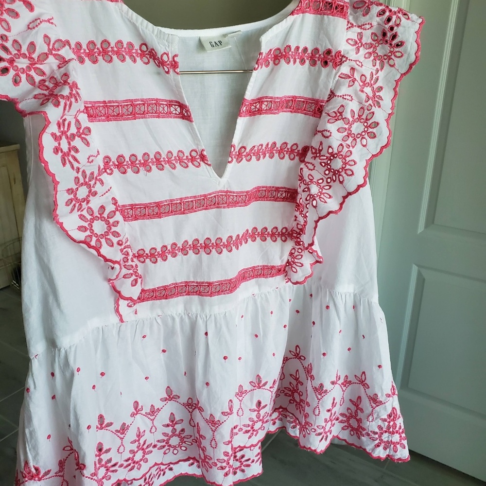 NWT Gap Peasant Top in Pink and White